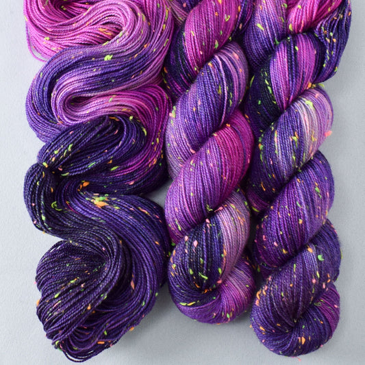 Fairie Glen - Miss Babs Neon Tweed yarn