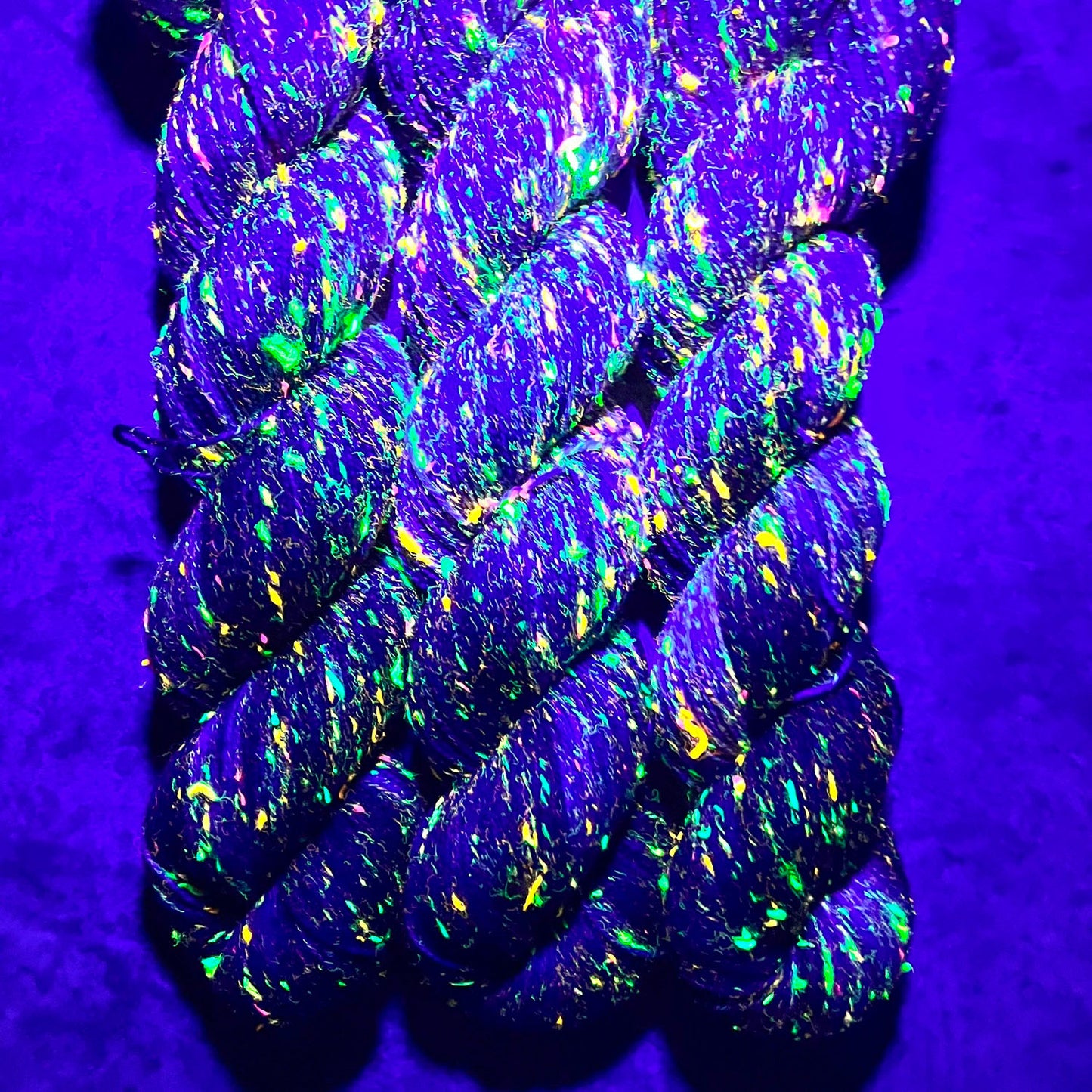 Isle of Dreams - Neon Tweed - Wild Iris