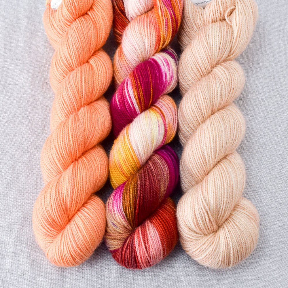 Bloomin Pansies, Gateway, Muslin - Miss Babs Yummy 2-Ply Trio