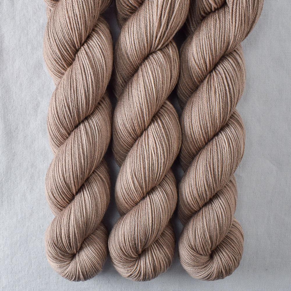 Dark Parchment - Miss Babs Putnam yarn