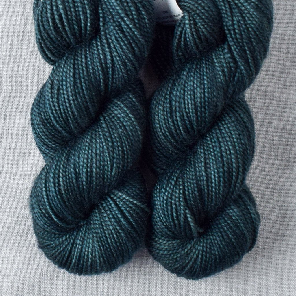 Dutch Iris 4 - Miss Babs 2-Ply Toes yarn